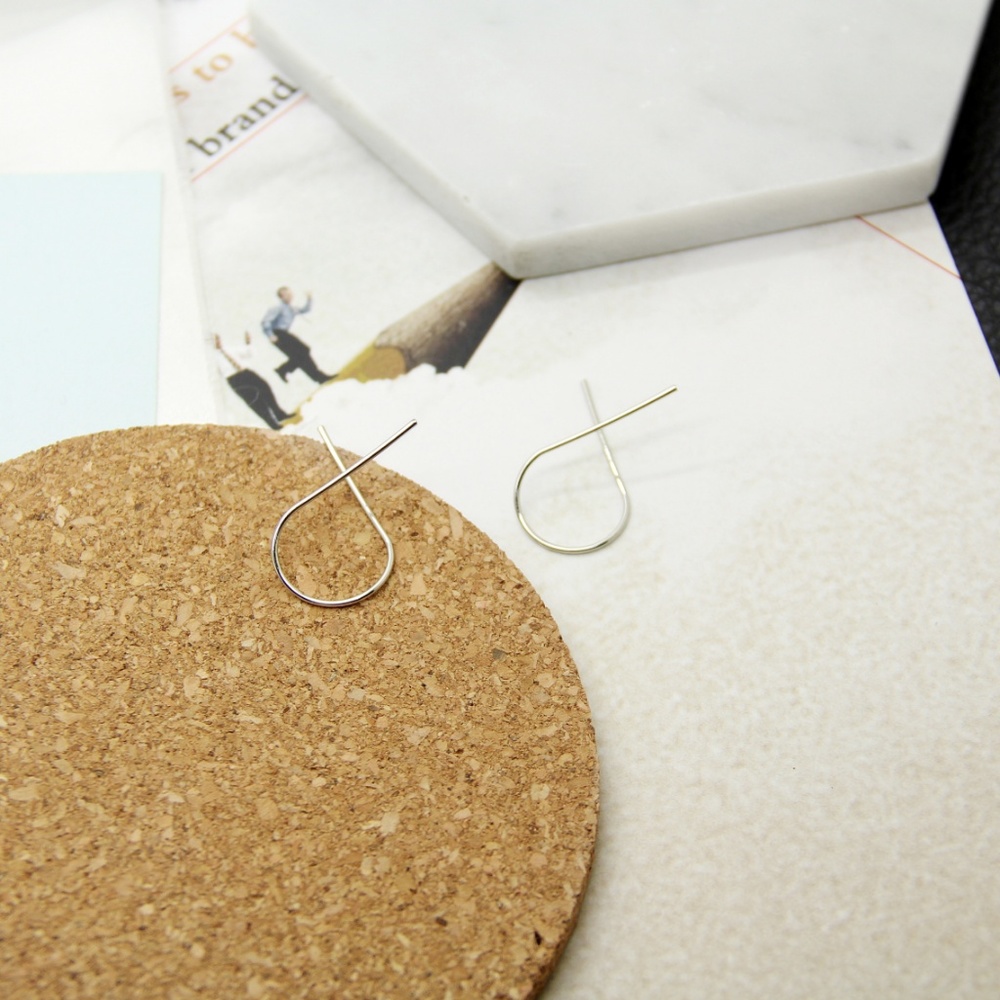 Minimalist stud earrings - Picture 4 of 6